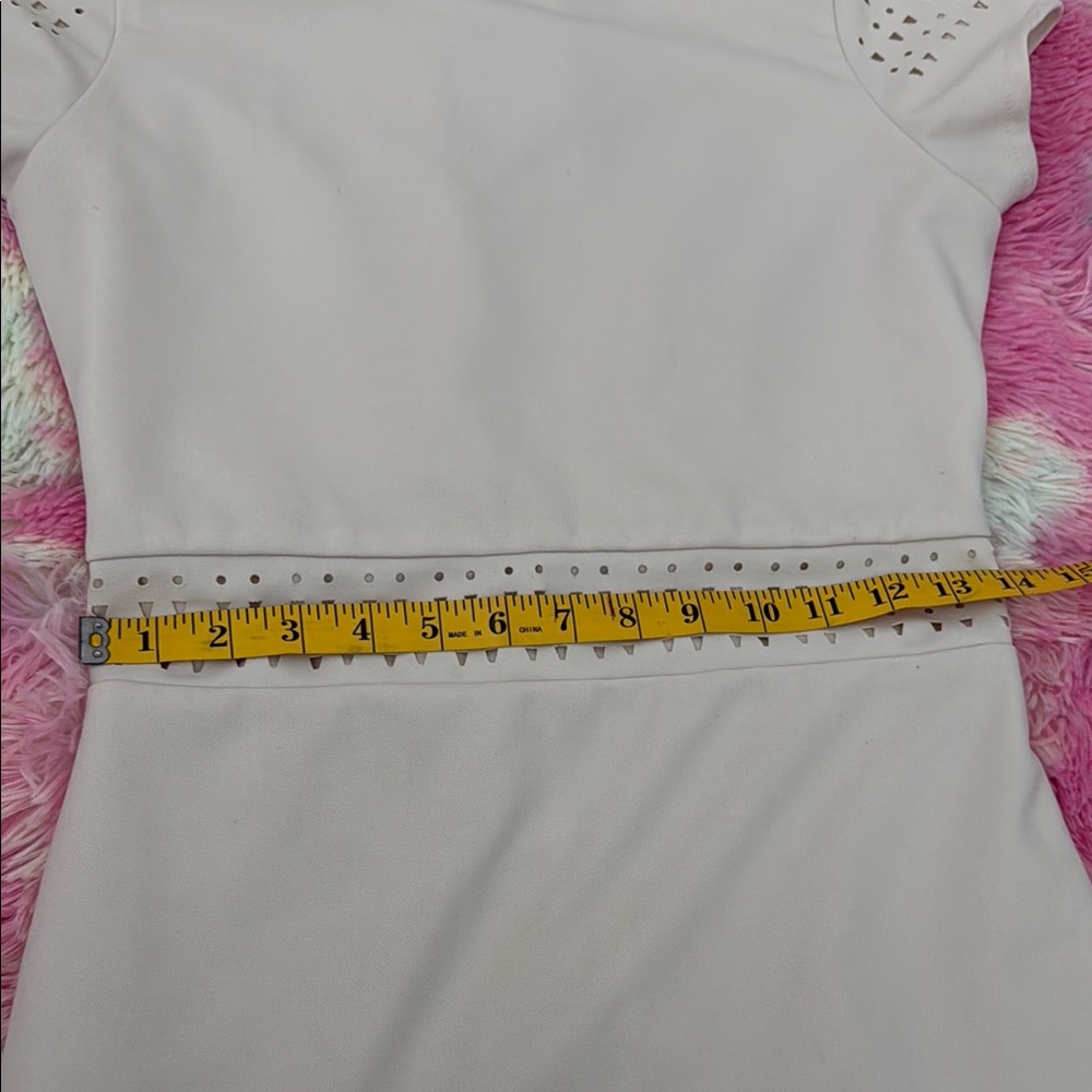 Elegant White Sheath Mini Dress with Cap Sleeves - Picture 5 of 8